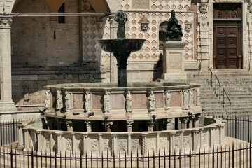 La Fontana Maggiore sur la Piazza IV Novembre devant la cathédrale San Lorenzo de Pérouse