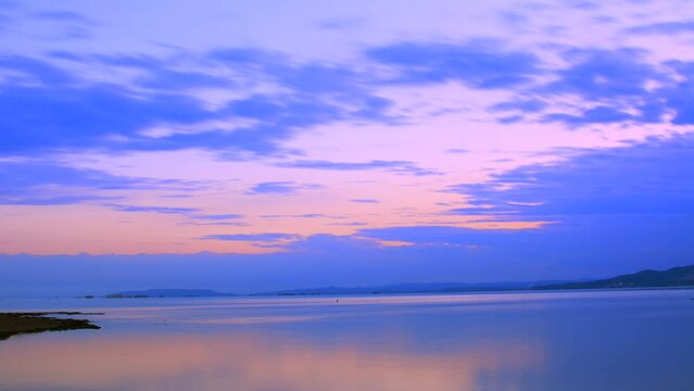 Increible colorido atardecer en la playa del trabucador en el delta del ebro