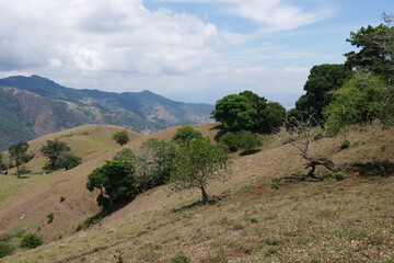 Weide in Berglandschaft bei Escazú in den Bergen um San José in Costa Rica