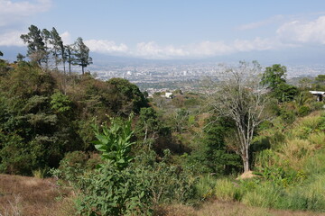Berglandschaft von San Antonio bei Escazú in den Bergen um San José in Costa Rica