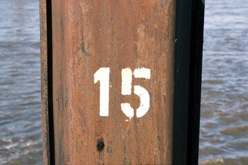 Nummer Zahl Ziffer 15 für Geburtstag oder Jubiläum