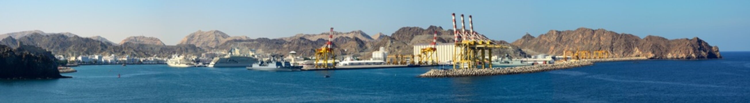 Panor&aacute;mica de Sultan Qaboos Port, puerto de Mutrah, Sultanato de Om&aacute;n
