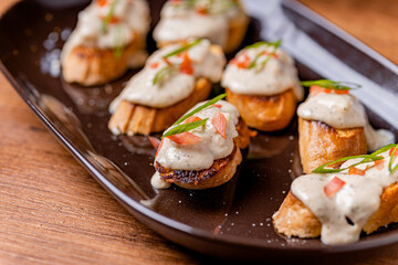Open your mouth, garlic bread with acevichada sauce in the foreground.