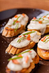 Open your mouth, garlic bread with acevichada sauce in the foreground.