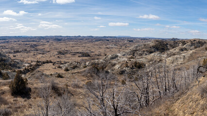 Panoramic Views of the North Dakota Badlands in Theodore Roosevelt National Park in Springtime  - obrazy, fototapety, plakaty