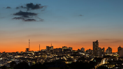 Panorâmica com pôr-do-sol na cidade de Varginha, Sul de Minas Gerais, Brasil