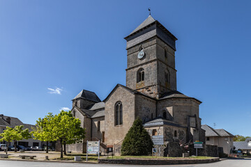 Naklejka premium Chamboulive (Corrèze, Nouvelle aquitaine, France) - Vue de l'église Saint Come Saint Damien au printemps 