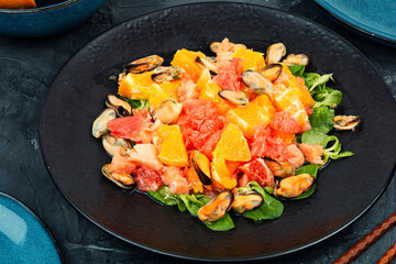 Salad with citrus fruits and seafood.