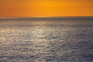 Mar e por do Sol na praia
