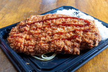 とても美味しい日本のチキンカツ弁当