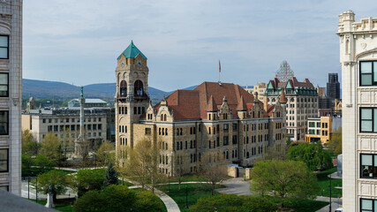 Obraz premium Lackawanna County Courthouse Square in downtown Scranton, Pennsylvania, April 2024