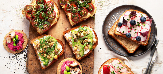 Healthy toasts for breakfast or lunch. Clean eating.