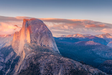 Fototapeta premium Half Dome seen from Glacier Point in Yosemite National Park