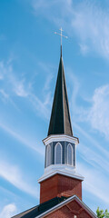 Torre da Igreja Contra um Céu Azul