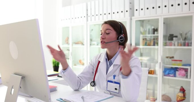 Doctor gives patient online consultation in clinic