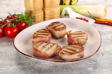 Grilled pork tenderloin with bacon