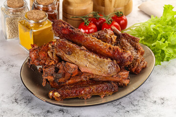 Roasted duck wings with sauce