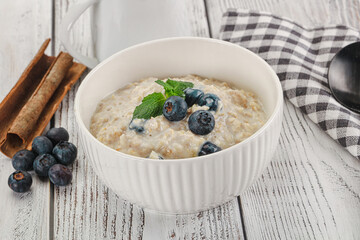 Oats porridge with blueberry