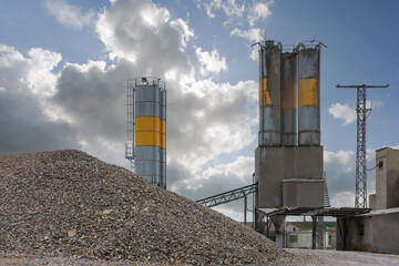 Sand destined to the manufacture of cement in a quarry