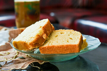 Slices of bread on a glass plate