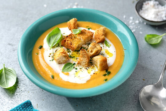 Pumpkin mashed soup with croutons