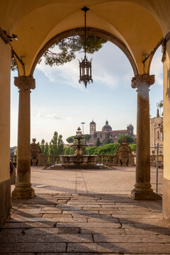 Italy, Lazio, Viterbo, Fontana di Palazzo dei Priori with arch in foreground