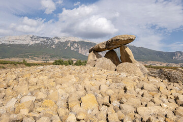 dolmen Chabola de la Hechicera, neolitíco, Elvillar, Alava, País Vasco, Spain
