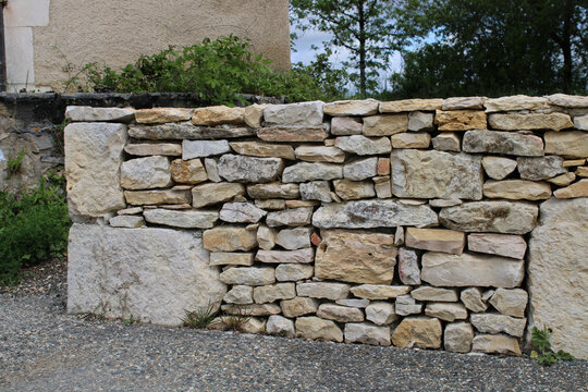 Mur en pierre s&egrave;che