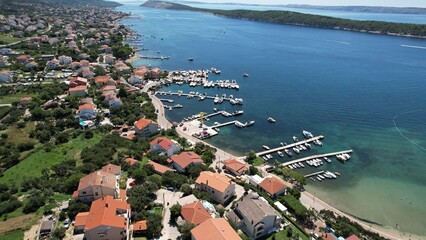 Anlegestelle für Boote und Schiffe auf der Insel Rab in Kroatien