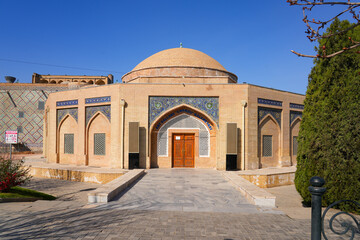 Fototapeta premium Chorsu Art Gallery behind the Registan in Samarkand, Uzbekistan, Central Asia