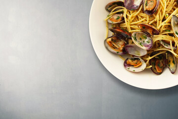 original italian spaghetti with clams