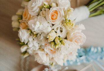 bride's bouquet, white wedding bouquet, white wedding flowers