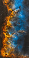 Galáxia com nebulosas coloridas em espiral