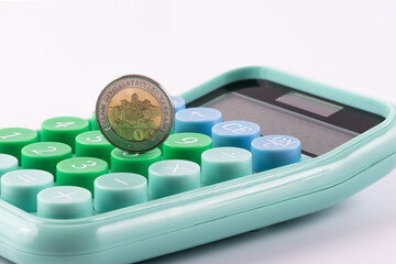 1000 Uzbek sum coin and calculator
