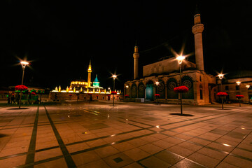 Obraz premium Unique view under the night lights of Mevlana Tomb and Mosque. Konya, Turkey.