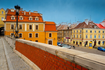 2023-05-06; cobbled street leading to the city gate and old center of historic Lublin - obrazy, fototapety, plakaty