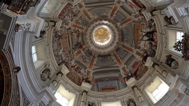 a panning video of a domed ceiling in a cathedral in Sevilla, Spain