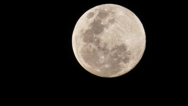 Big round moon with monochrome color_tele zoom