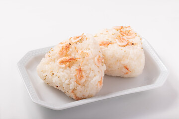 桜えびの炊き込みご飯のおにぎり