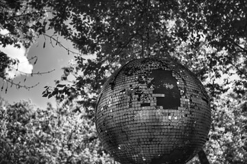 Discokugel - Disco Ball - Silver  - Hanging  - Outdoor - Concept - Background - Party - Glittering ...