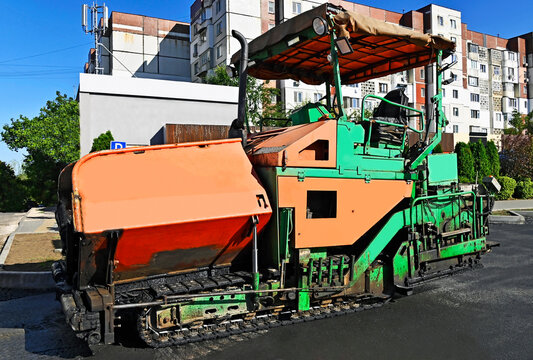 Asphalt paver machine