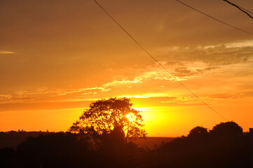 lindo pôr do sol entardecer 