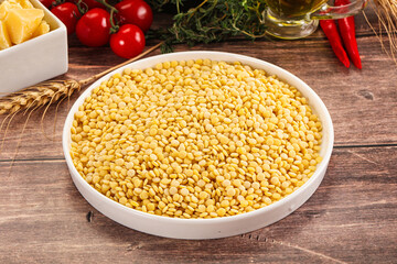 Dry raw wheat pasta - ptitim