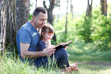 father and child reading the bible - 800474379