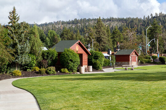 a beautiful little park in big bear lake with two litte huts; California 