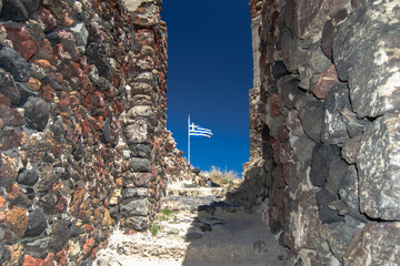 Promenade dans le village de Akrotiri, sur l'ile de Santorin en Grèce, durant le mois d'avril