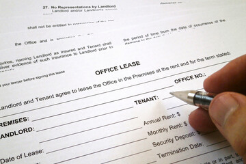 Obraz premium Filling an office lease form