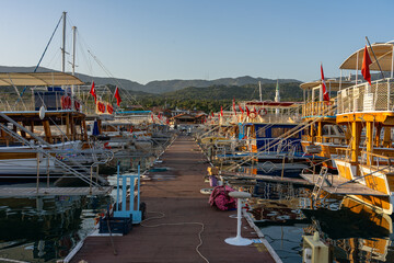 Urlaub in der Türkei: Ücagiz, Liman an türkischen Riviera mit schönen Ausblicken - Hafen mit...