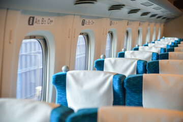 新幹線の車内のイメージ