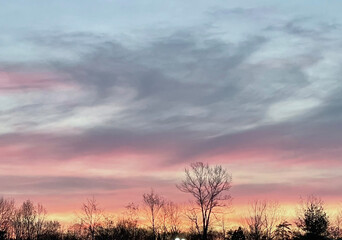 Fototapeta na wymiar the sun is setting on the horizon, the blue sky is pink